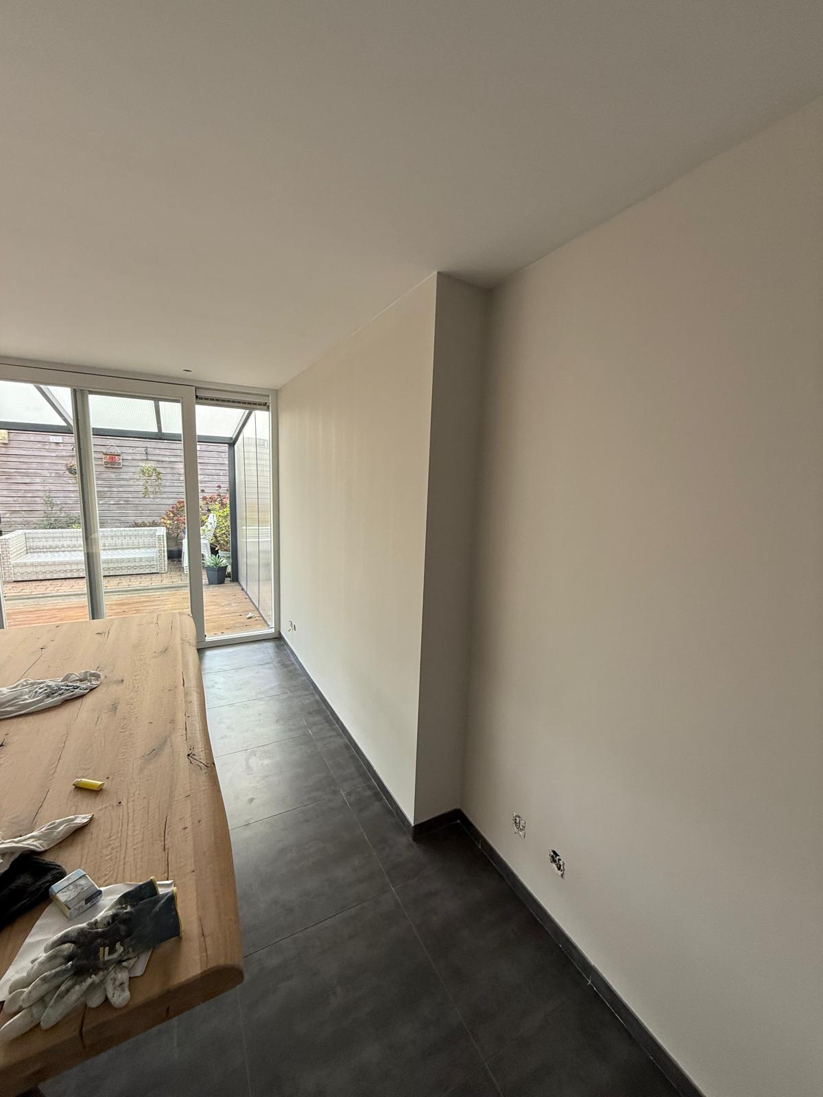 Stukadoor project - ruimte met terras toegang